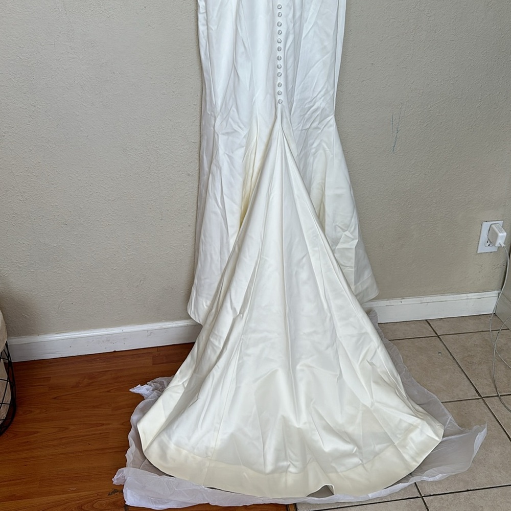HOUSE OF CB 'Emilie' Off White Satin Mermaid Bridal Gown NWOT size L - Picture 12 of 15